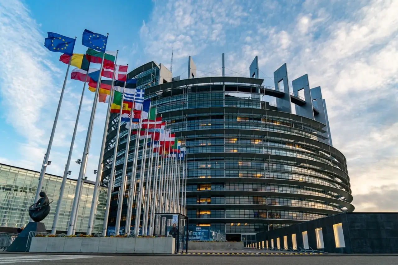 تصویر مرتبط با خبر: EPGenAI Hub: EU-Parlament plant eigene Plattform mit lokalen und externen KI-Modellen - Hardwareluxx
