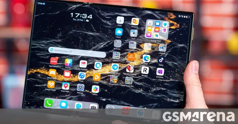 تصویر مرتبط با خبر: Leaked Huawei Mate XT 2 patent hints at a new design and folding mechanism