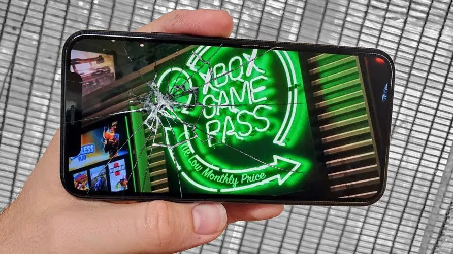 Xbox Game Pass shattered screen