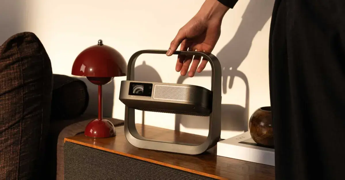 تصویر مرتبط با خبر: Xgimi's new Elfin Flip Google TV projectors are made to move around your home