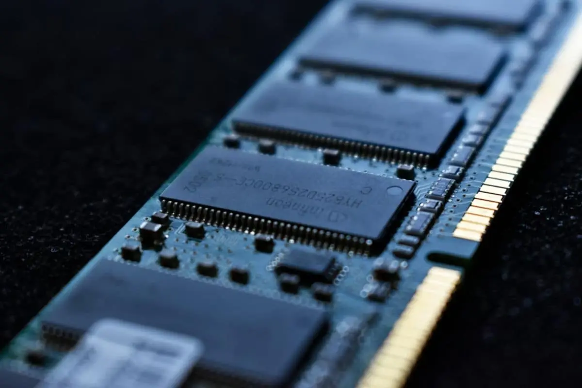 تصویر مرتبط با خبر: Here’s Why Memory and Storage Chip Prices Could Drop Next Year