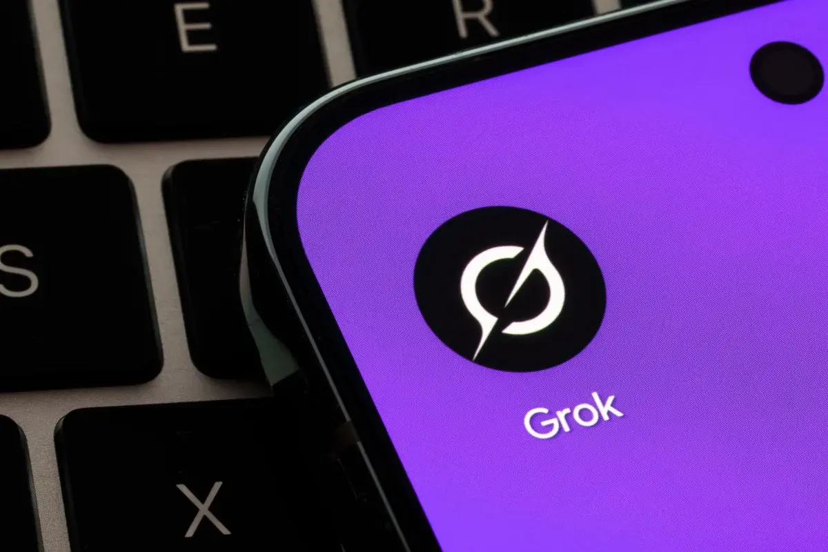 تصویر مرتبط با خبر: Aufregung über Daten-Upload: SpaceXAI macht Quellcode von Grok Build öffentlich