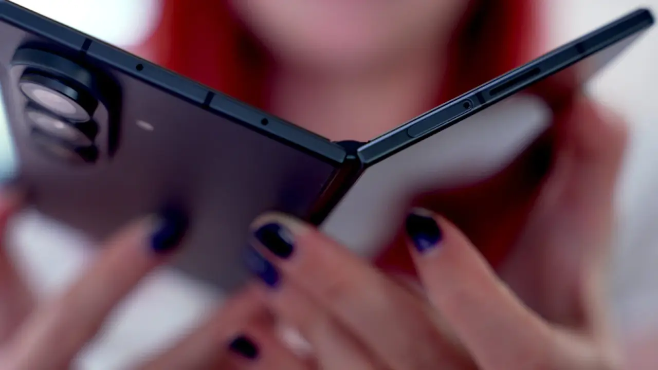 تصویر مرتبط با خبر: Flex Titanium : l'arme secrète de Samsung pour blinder ses nouveaux écrans pliants