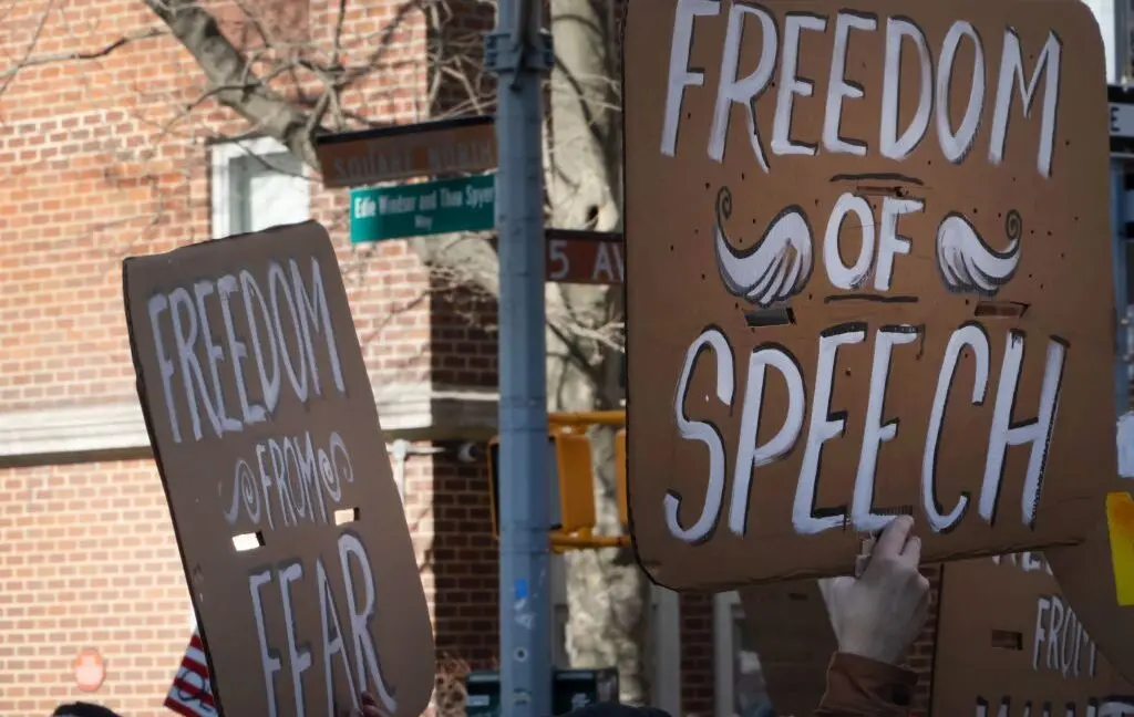تصویر مرتبط با خبر: Judge: Trump can’t deport researchers just for working in content moderation