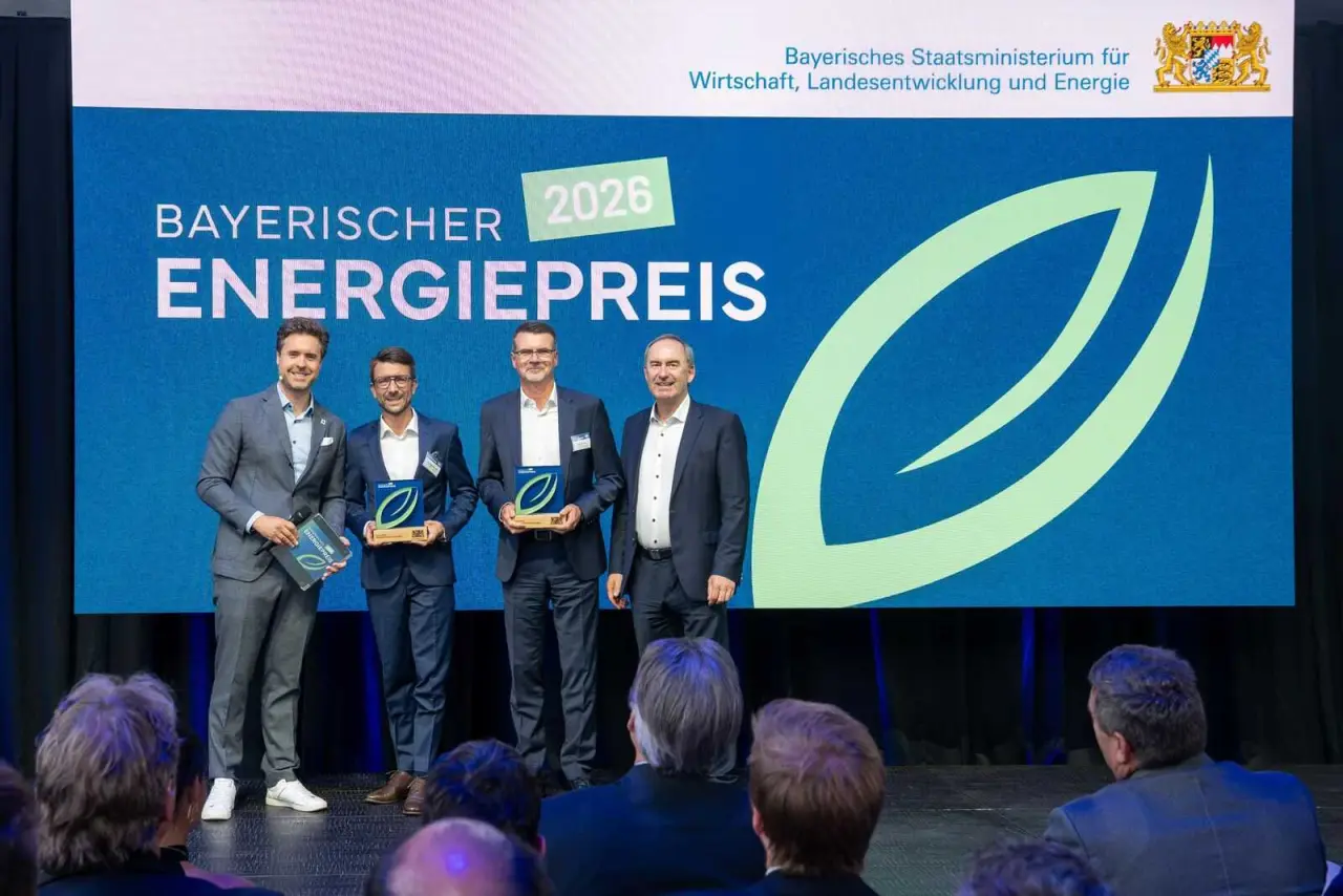 تصویر مرتبط با خبر: E.ON und BMW erhalten Bayerischen Energiepreis für bidirektionales Laden von Elektrofahrzeugen