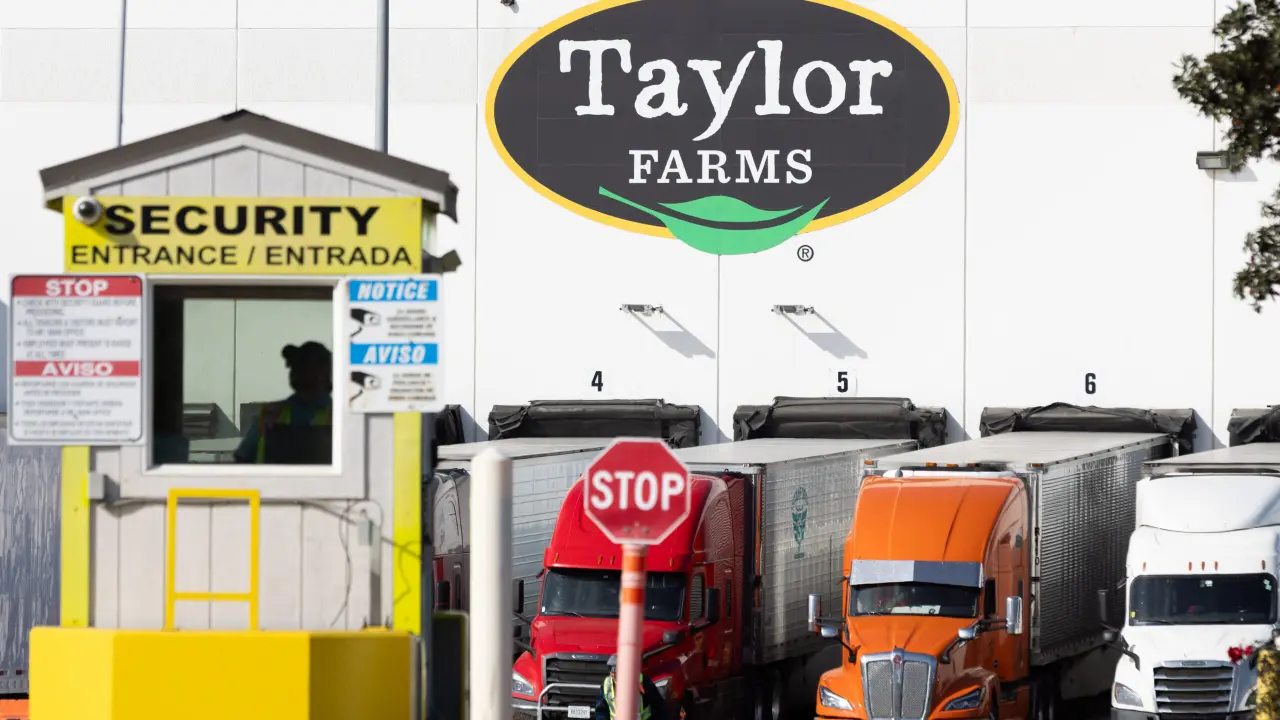 تصویر مرتبط با خبر: Confusion swirls on source of diarrhea outbreak, but it’s still Taylor Farms