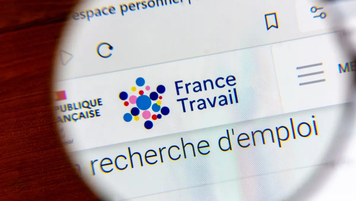تصویر مرتبط با خبر: “Ciblage du contrôle de la recherche d’emploi” : France Travail mise toujours plus sur l’IA pour mieux vous traquer