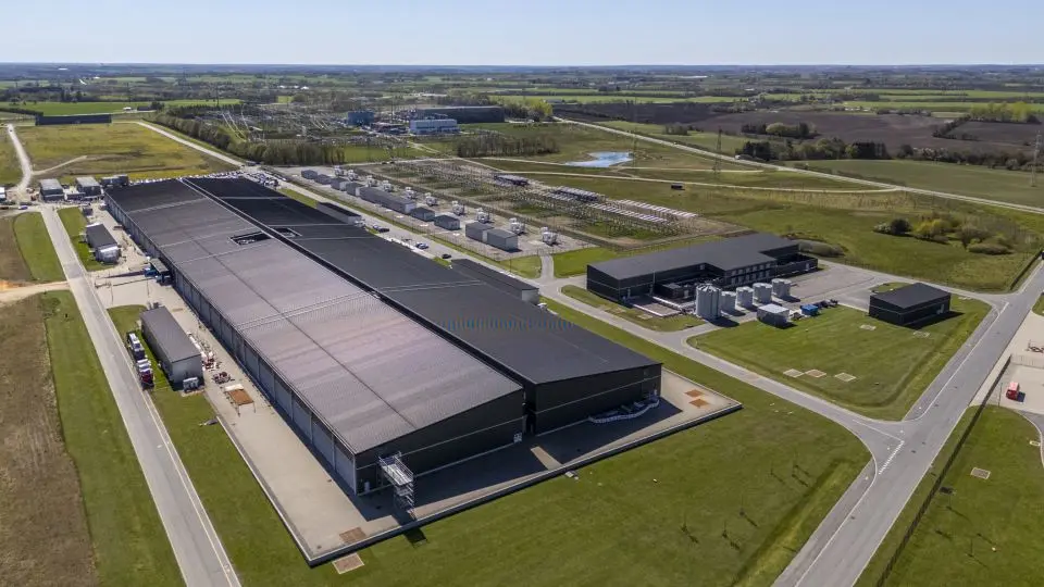 تصویر مرتبط با خبر: Techbosserne sagde, at AI redder klimaet: Nu vil datacenter-lobby have EU til at droppe klimamål | Version2