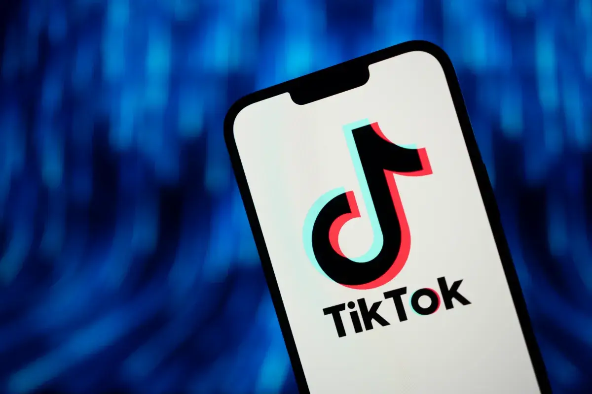 تصویر مرتبط با خبر: Federal employees can download TikTok on their work phones again | TechCrunch