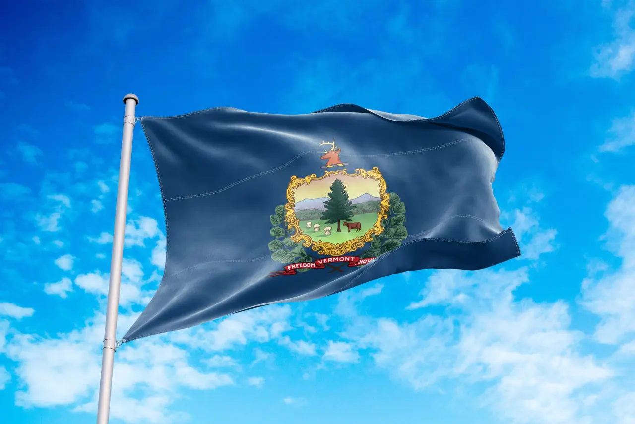 vermont,flag,waving,in,the,wind,,blue,sky,background