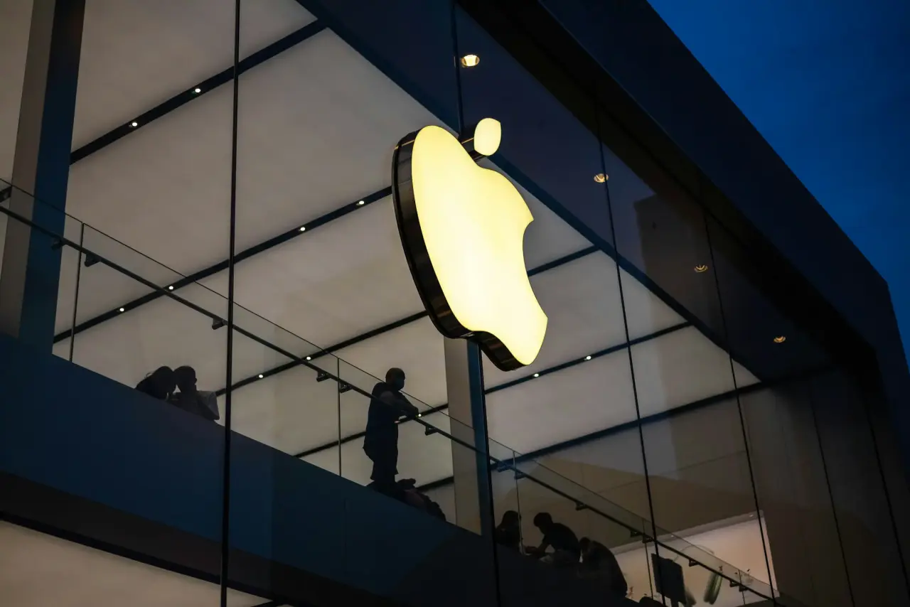 تصویر مرتبط با خبر: Esta fue la causa por la que se rompieron las negociaciones entre Apple y OpenAI antes de la demanda