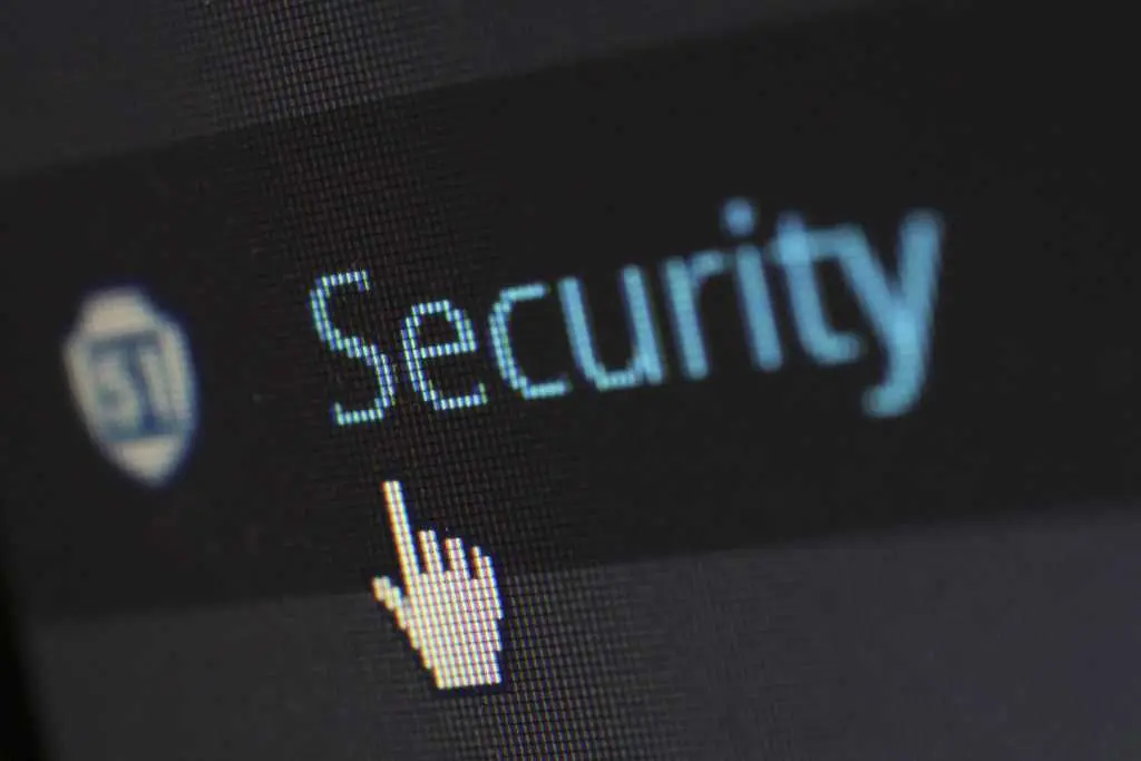 تصویر مرتبط با خبر: Still on Windows 10? You're carrying 3x the security risk of Windows 11