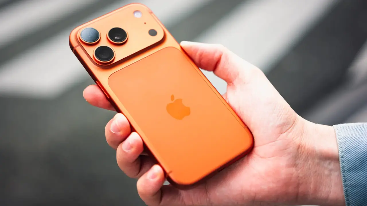 تصویر مرتبط با خبر: Un iPhone doté de deux batteries ? Ce détail d’iOS 27 intrigue