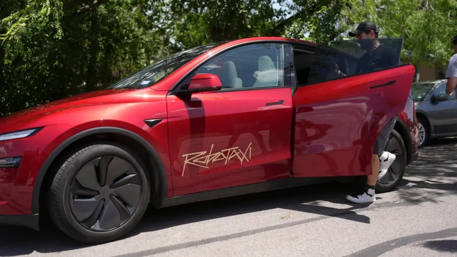 تصویر مرتبط با خبر: Tesla: Teleoperator baut Unfall mit Robotaxi