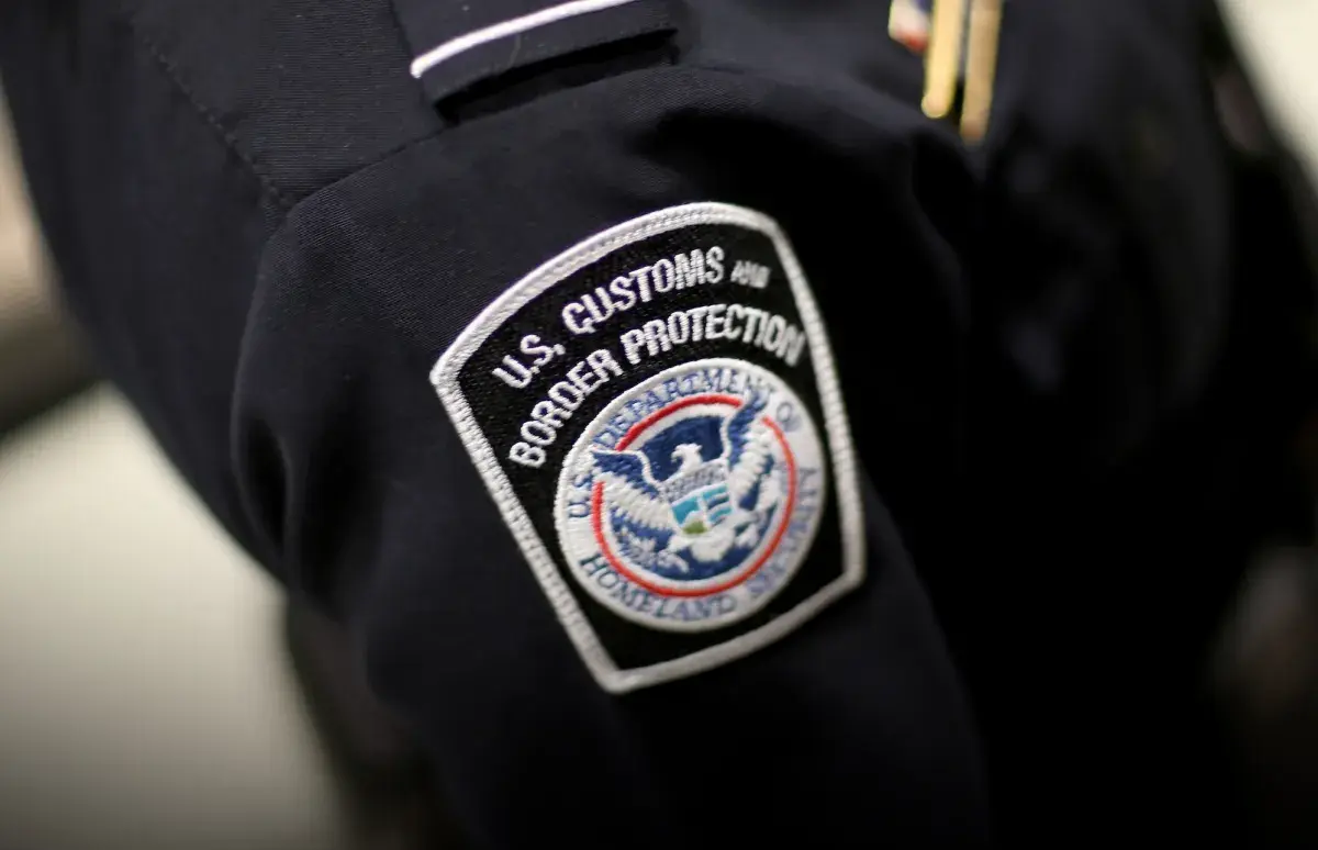 تصویر مرتبط با خبر: US accuses American of allegedly wiping his phone using a 'duress' password during border search | TechCrunch