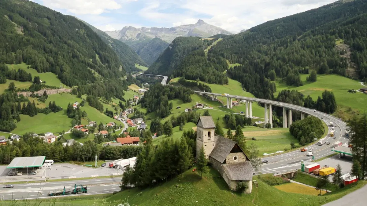 تصویر مرتبط با خبر: Fahrverbote am Brenner vor dem Aus – weitreichende Folgen für den Alpenverkehr