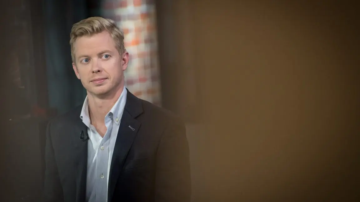 تصویر مرتبط با خبر: As Reddit stock falls, CEO questions value of Google's AI Overviews